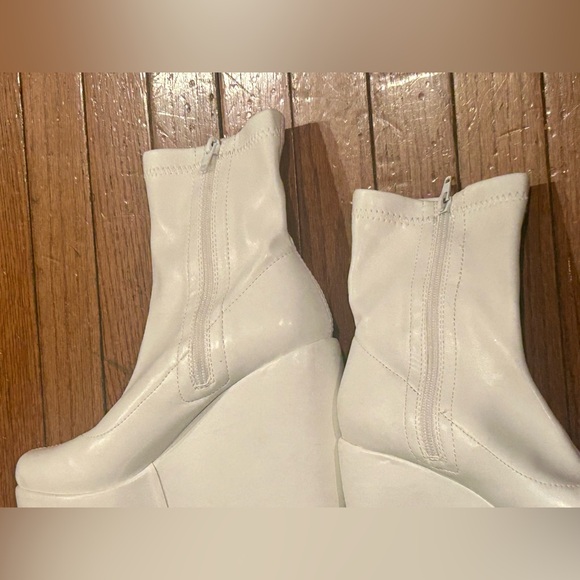 Azalea Wang Lovely White Platform Stretch Sock Vegan Bootie Size 9 - Picture 8 of 15